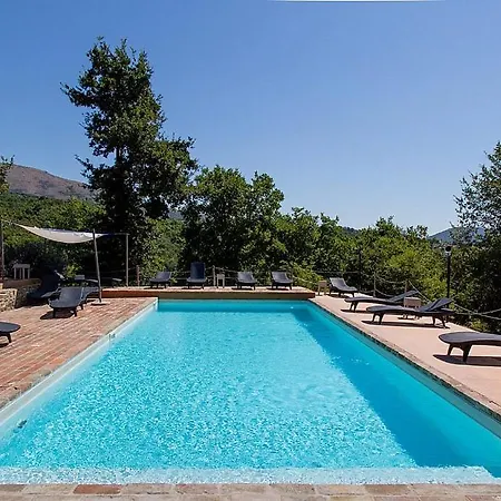 In Sleeps 4 Includes Swimming Pool 6