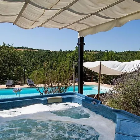 In Sleeps 4 Includes Swimming Pool 6